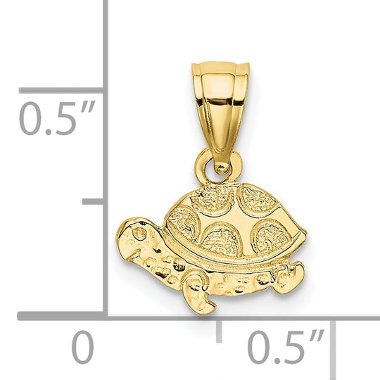 Dije Mini Tortuga Plano y Grabado en Oro Amarillo de 10k