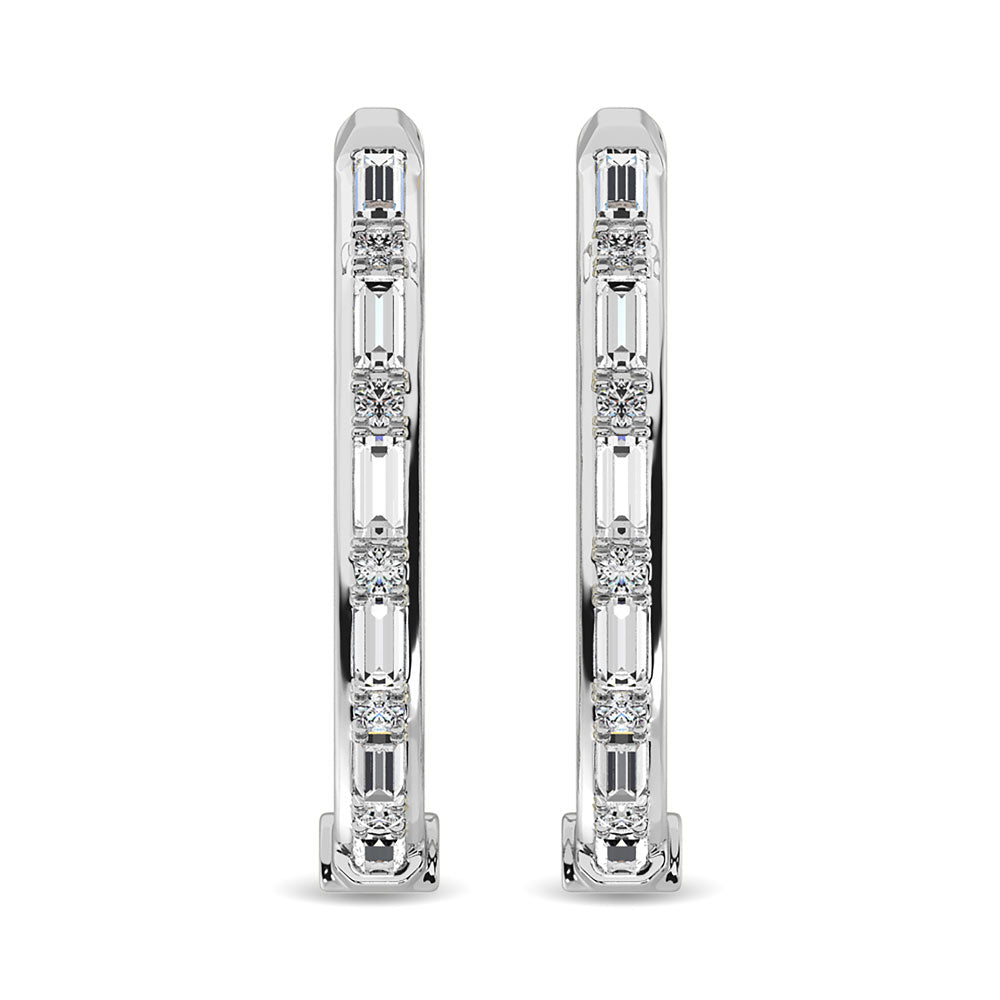 Diamante 1/4 Ct.Tw. Aretes tipo argolla de talla baguette y redonda en oro blanco de 10 k