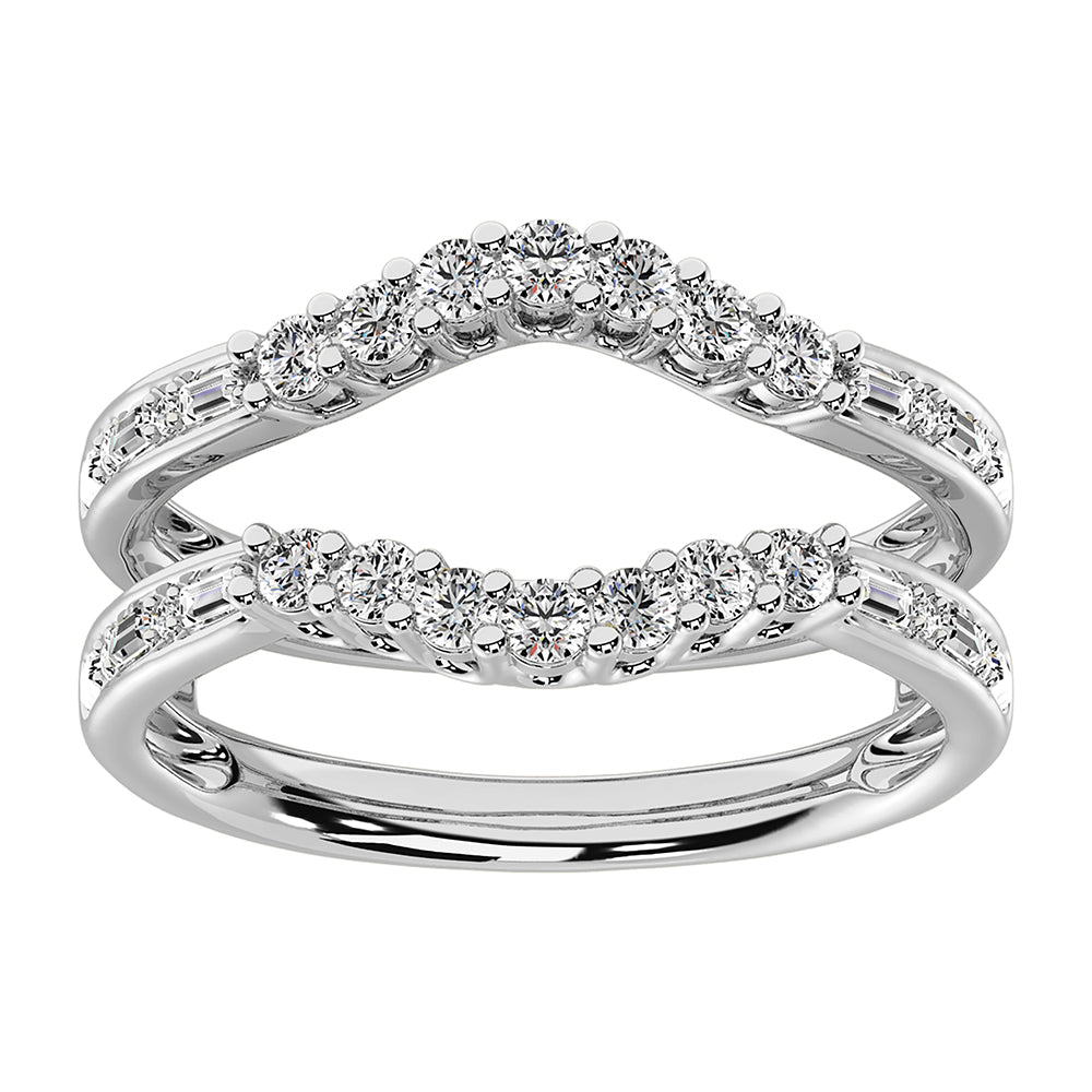 Oro blanco de 14 quilates de 1/2 qt.Tw. Anillo protector de diamantes redondos y baguette