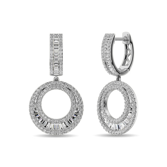 Diamante de 1 qt.Tw. Aretes tipo argolla redondos y baguette en oro blanco de 14 k