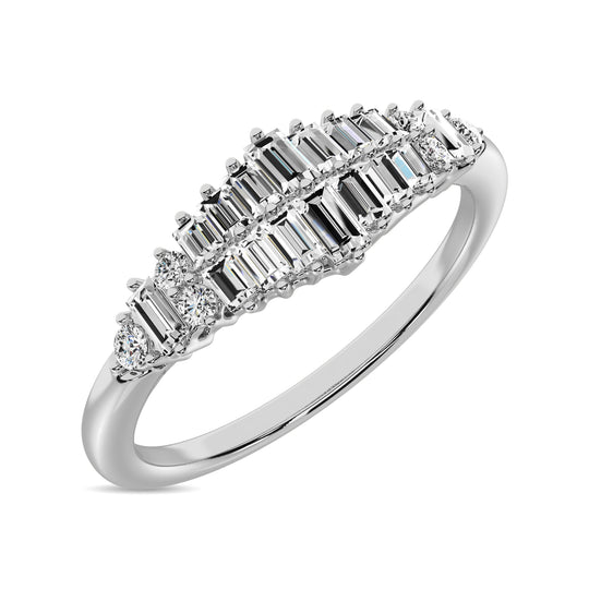 Diamante 1/4 Ct.Tw. Anillo de moda redondo y baguette en oro blanco de 10 k