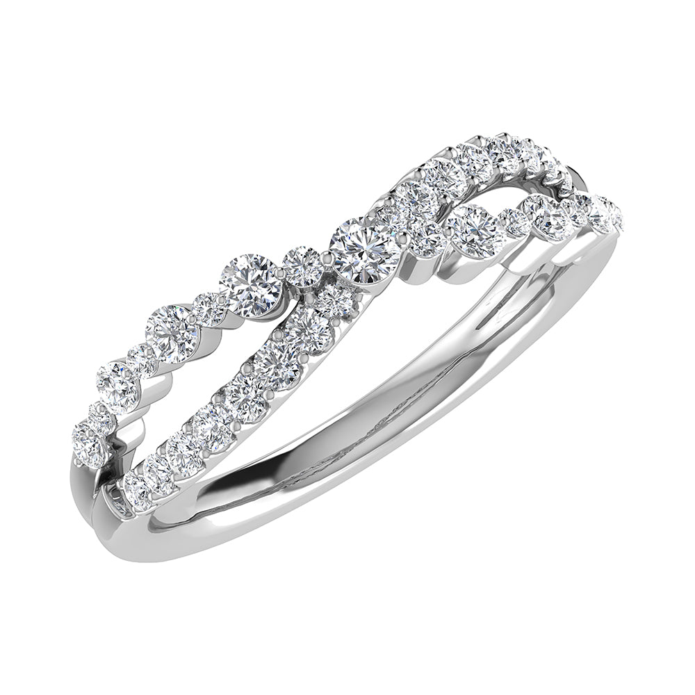 Oro blanco de 10 quilates, 1/2 qt.Tw. Anillo cruzado de diamantes