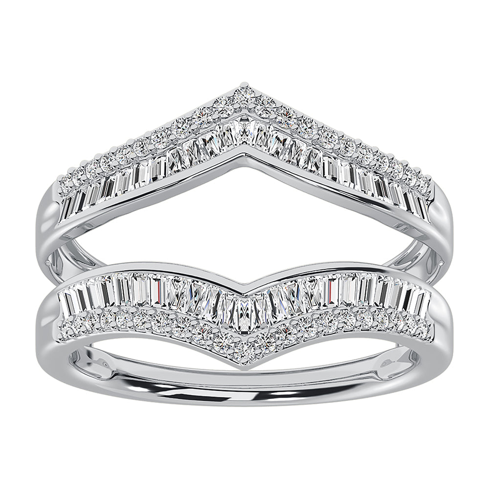 Oro blanco de 10 quilates de 1/2 qt.Tw. Anillo protector de diamantes redondos y baguette