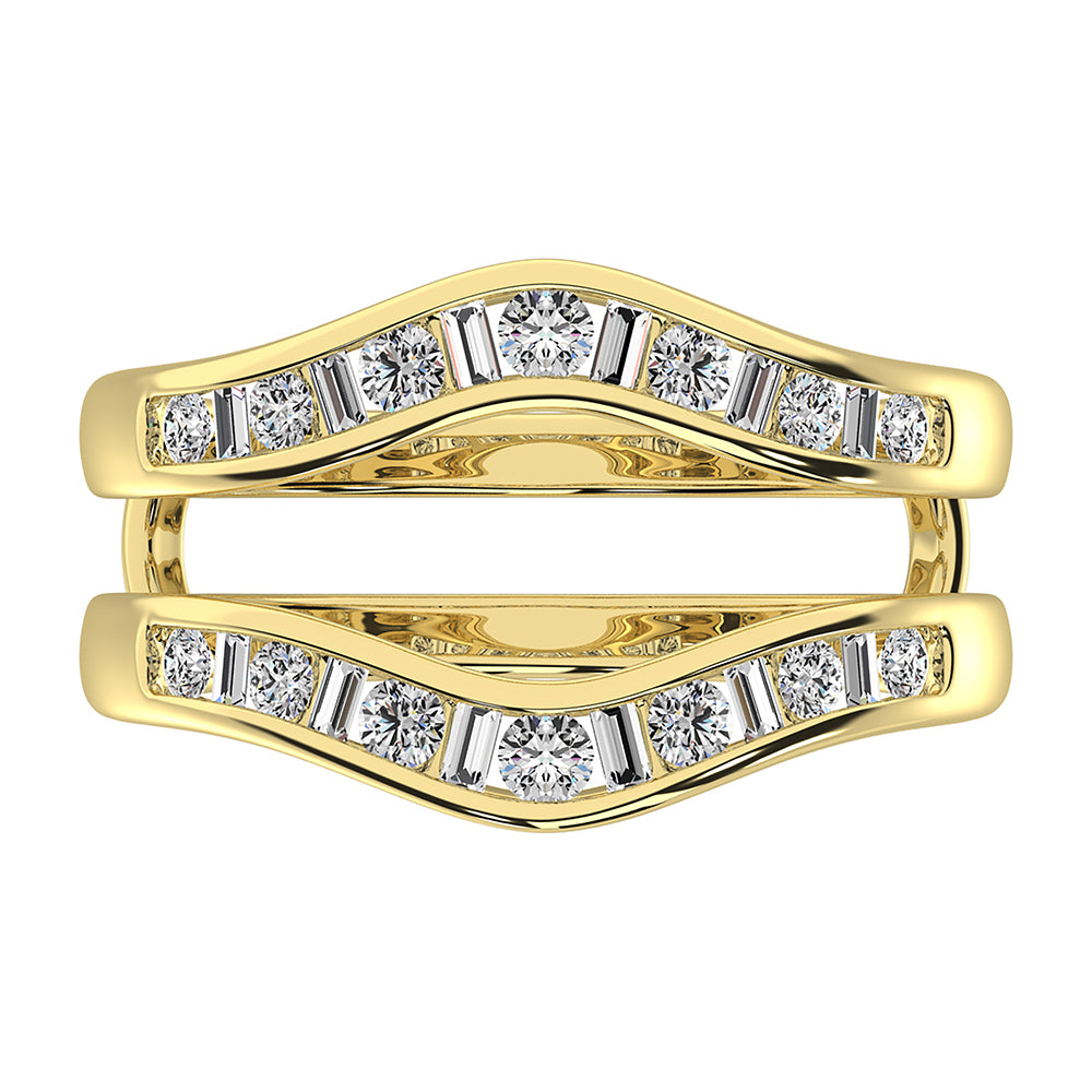 Oro amarillo de 14 quilates de 1/2 qt.Tw. Anillo protector de diamantes redondos y baguette