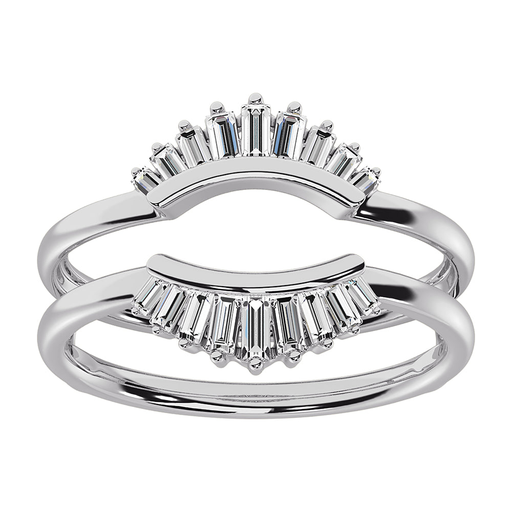 Oro blanco de 14 quilates de 1/4 qt.Tw. Anillo protector de chevr√≥n con engarce de talla baguette y diamantes