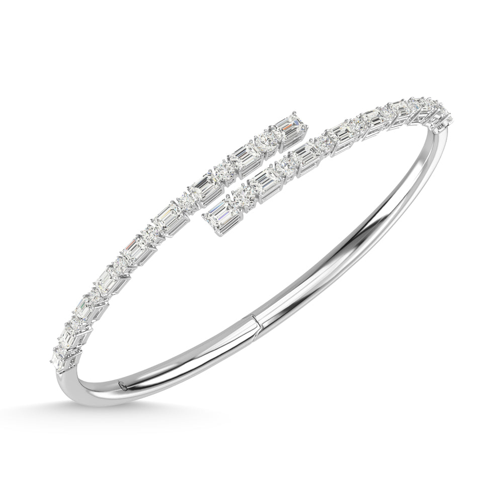 Oro blanco de 14 quilates con diamantes de 3 qt. total. Brazalete de moda