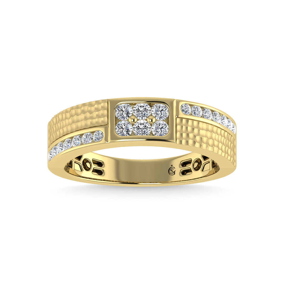 Diamante en oro amarillo de 14 quilates de 3/8 quilates total. Banda para hombre