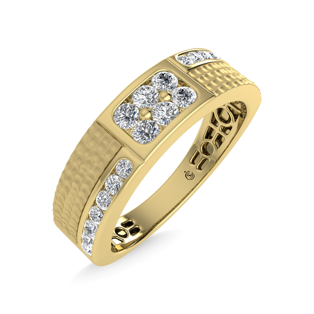 Diamante en oro amarillo de 14 quilates de 3/8 quilates total. Banda para hombre