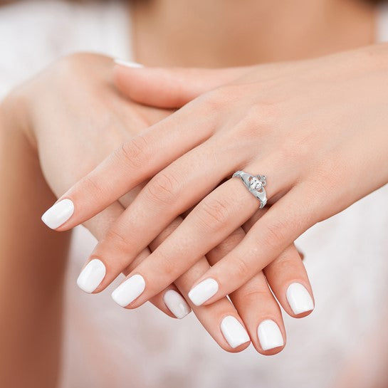 Anillo Claddagh con Piedra de Nacimiento de Abril en Oro Blanco de 14K y Circonia Cúbica