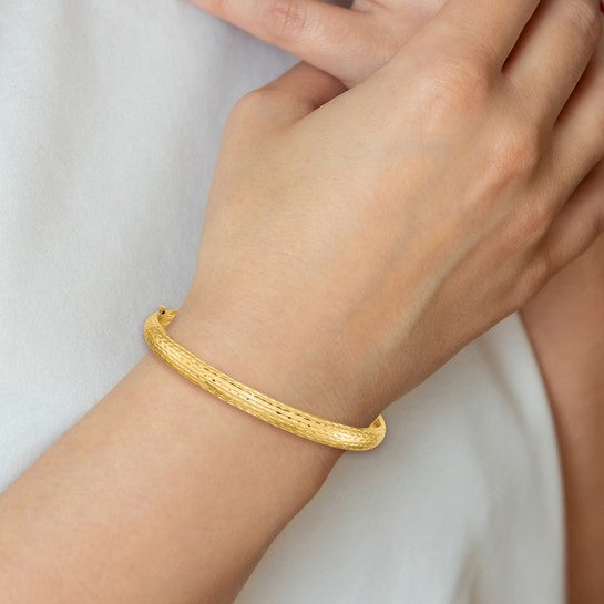 Pulsera Bangle con Corte Diamante de 14k y Bisagra Fancy