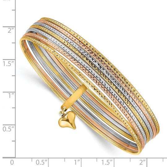 Set de 7 Pulseras Bangle Texturizadas Tri-color de 14k con Corazón Colgante Sobresaliente