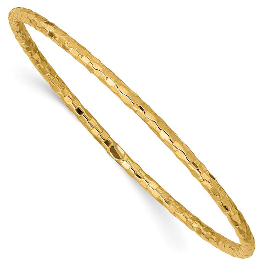 Pulsera tipo brazalete sin cordones con textura pulida de 14k