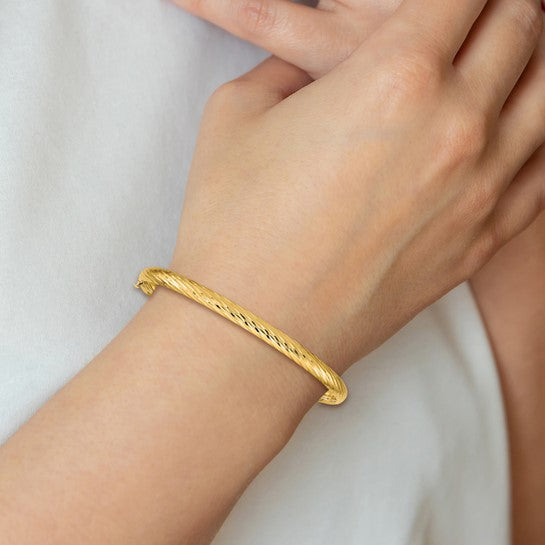 Pulsera Bangle de Oro Amarillo de 14k, 3/16", con Textura y Bisagra