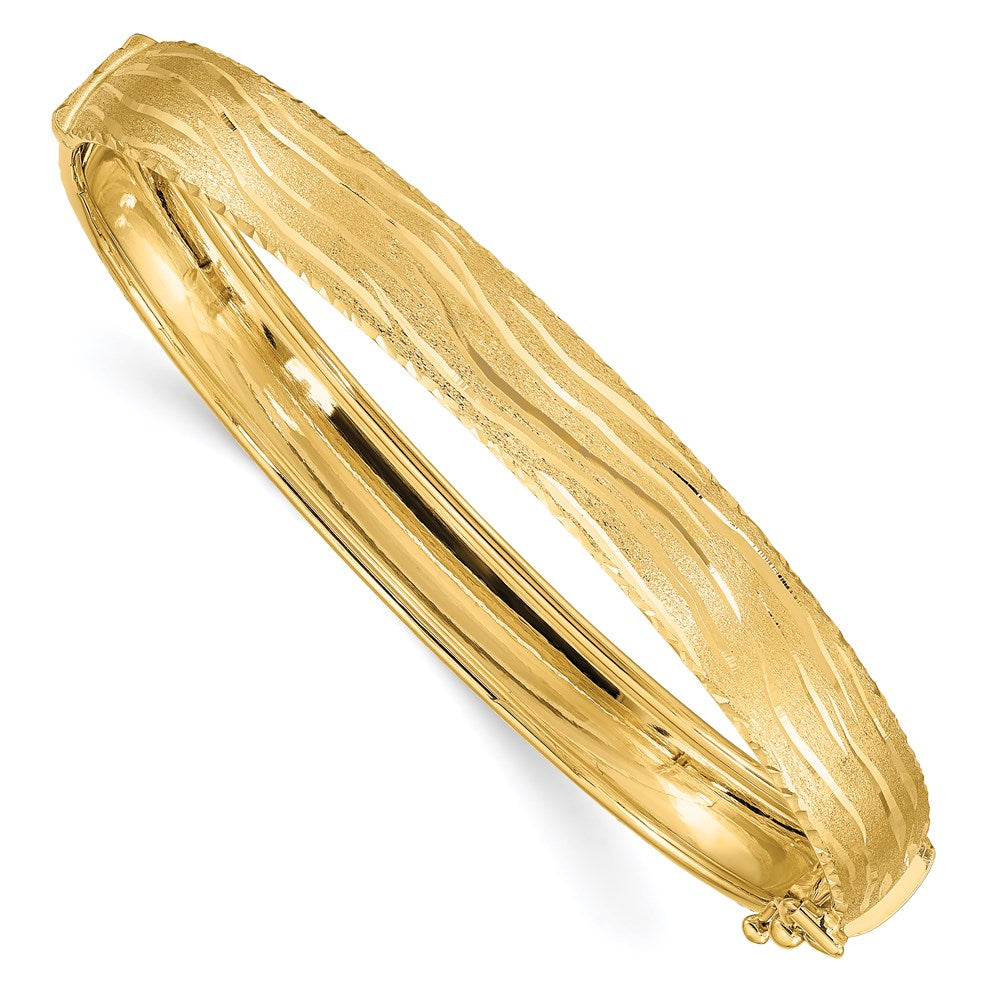 Pulsera Bangle de Oro Amarillo de 14k con Textura y Corte Diamantado, con Bisagra