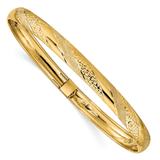 Brazalete Flexible Retorcido con Corte de Diamante en Oro Amarillo de 14K