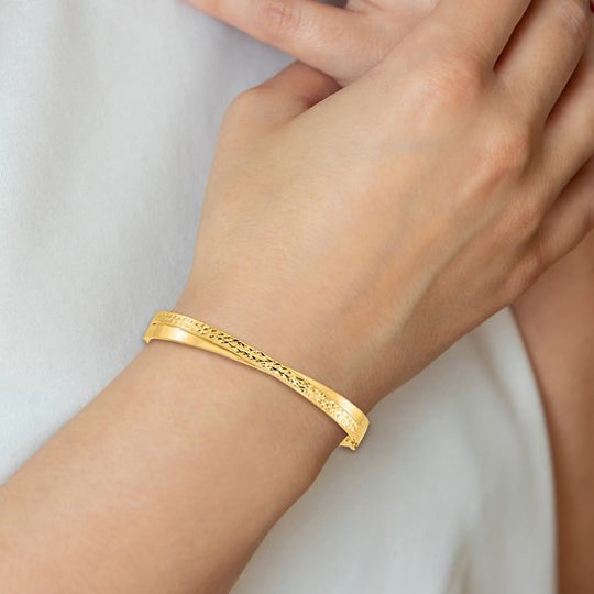 Brazalete Bangle Bypass con Corte Diamante y Bisagra de 14K