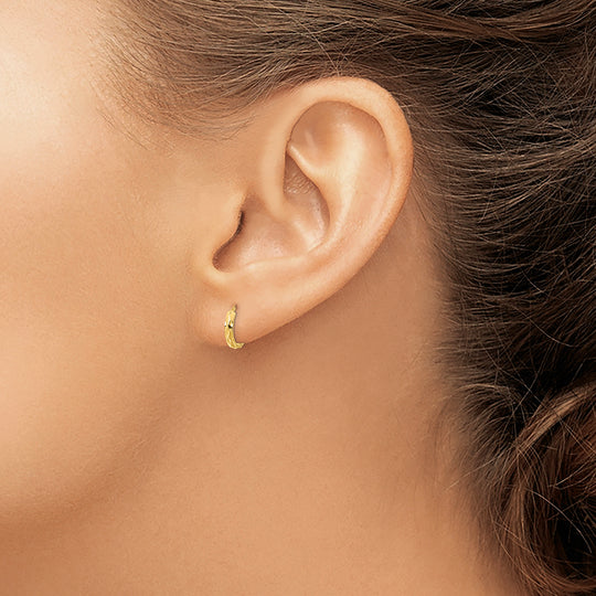 Aretes Tipo Argolla con Bisagras de Talla Diamante Madi K en Oro de 14k