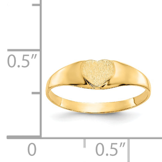 Anillo de Sello Satinado con Corazón para Bebé en Oro Amarillo de 14k