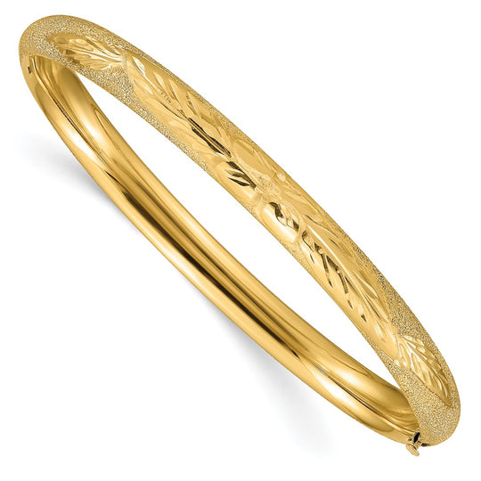 Brazalete con Bisagras y Corte Láser de Gran Tamaño de 4/16 en Oro de 14k