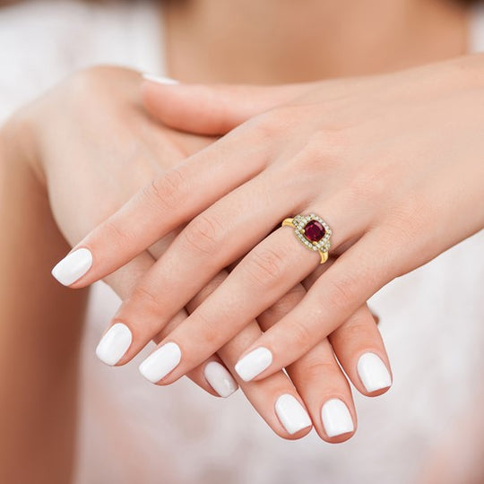 Anillo de Rubí y Diamante Creado en Laboratorio en Oro Amarillo de 10k