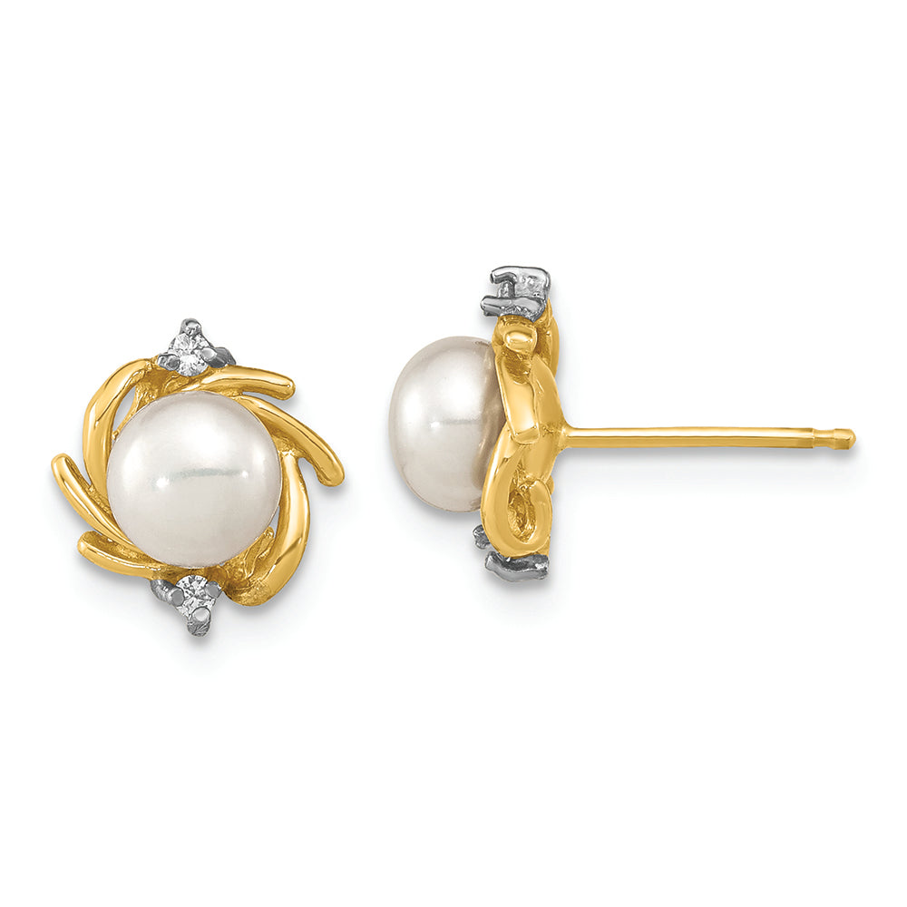 Aretes de Perla Blanca Cultivada de Agua Dulce Madi K de 14k con Diamantes (5-6 mm)