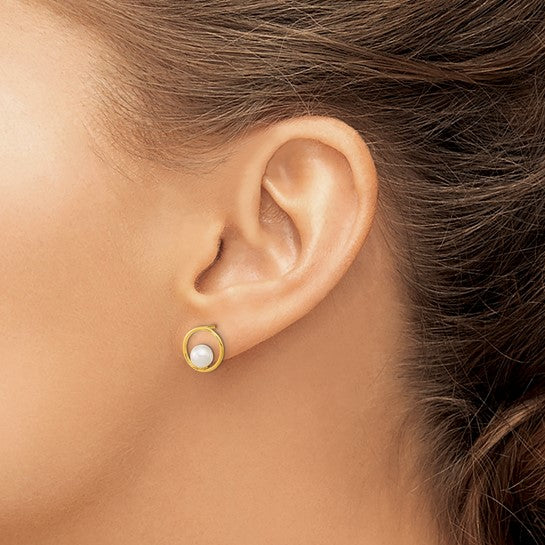 Aretes de Poste Madi K en Oro Amarillo de 14k con Perla Cultivada de Agua Dulce de 5 mm