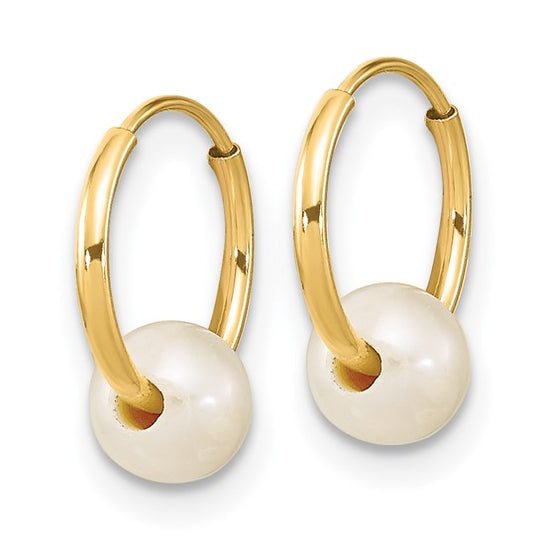 Aretes de Aro con Perlas Cultivadas de Agua Dulce de 5-6 mm en Oro Amarillo de 14k - Madi K