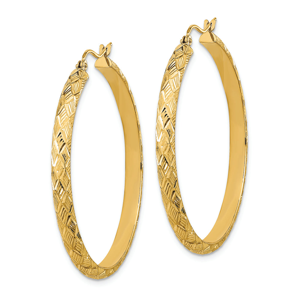 Aretes Tipo Argolla con Talla de Diamante Elegante, Pulidos y Texturizados en Oro de 14k