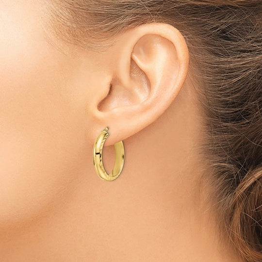 Pendientes de Aro Texturizados D/C y Pulidos en Oro Amarillo de 14K