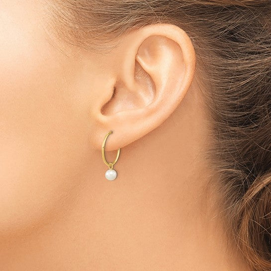 Aretes de Aro con Perlas Cultivadas de Agua Dulce de 5-6 mm en Oro Amarillo de 14k