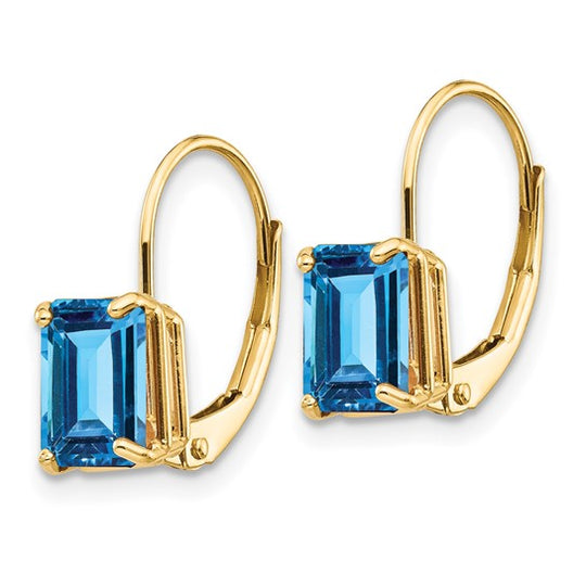 Pendientes de Oro Amarillo de 14k con Topacio Azul Suizo Cortado en Esmeralda de 7x5mm y Cierre LeverBack