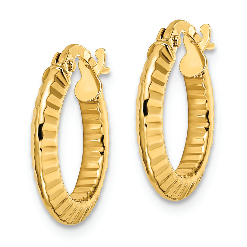 Aretes Tipo Argolla de Talla Diamante y Pulidos en Oro de 14k