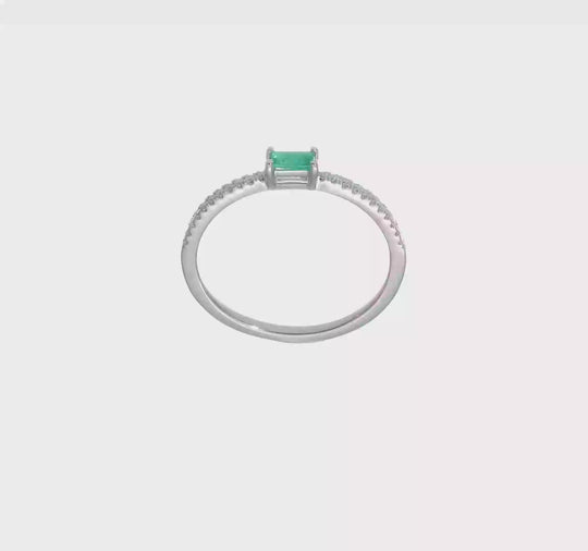 Anillo Pulido de Esmeralda y Diamante en Oro Blanco de 14k