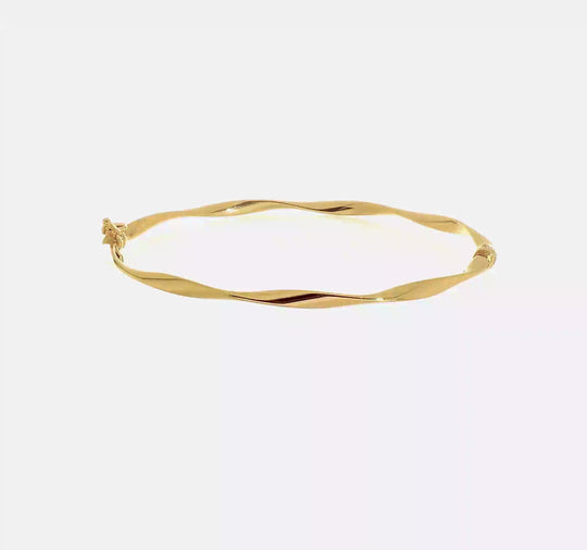 Brazalete Bangle de Oro Amarillo de 14K con Textura Torcida y Bisagra