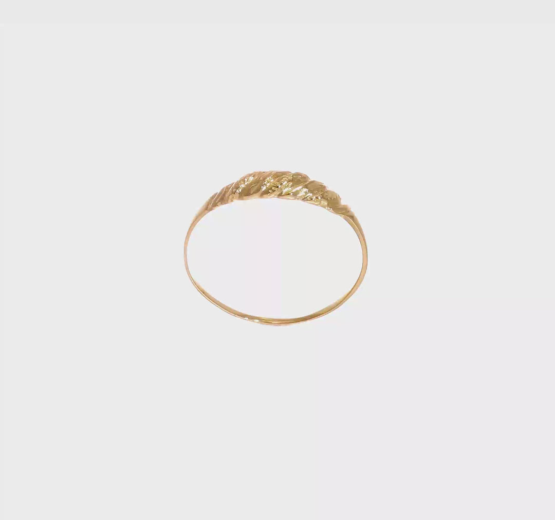 Anillo Ridged Dome de 14K