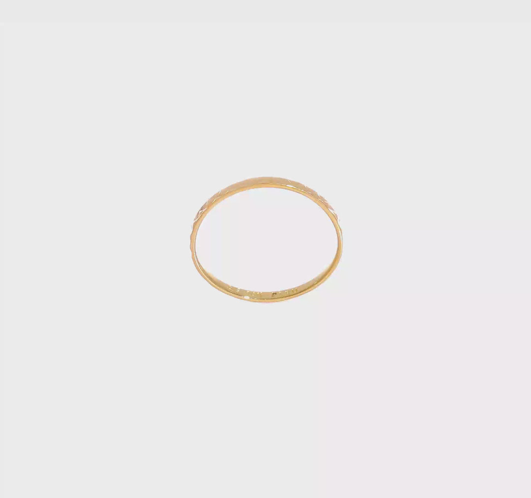 Anillo Infantil de Banda con Diseño Cortado a Diamante en Oro Amarillo de 14k