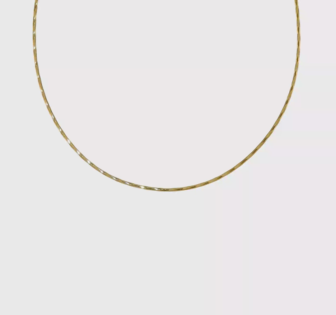 Collar Omega Retorcido Redondo en Oro Amarillo Pulido de 14K con Extensión de 2 pulgadas