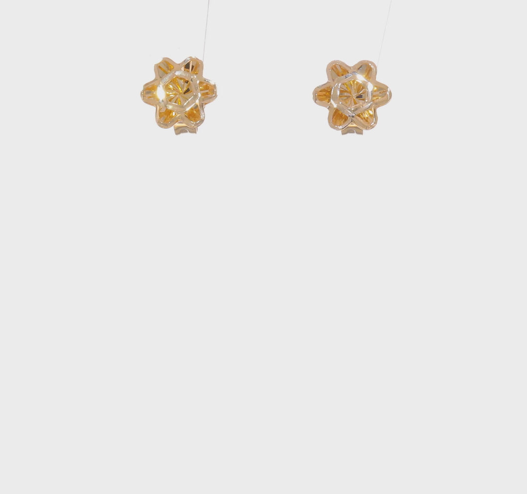 Pendientes de Botón en Oro Amarillo de 14k con Corte Diamante Floral