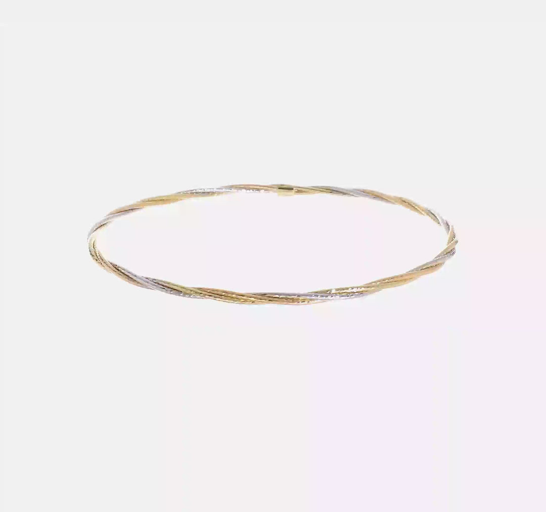 Brazalete Slip-on Tri-color en Oro de 14k con Corte Diamante y Textura Torcida