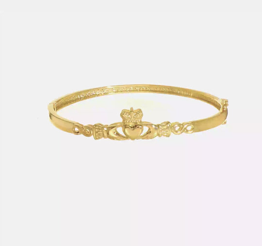 Brazalete Bangle de Oro Amarillo 14K con Corte de Diamante y Diseño Claddagh