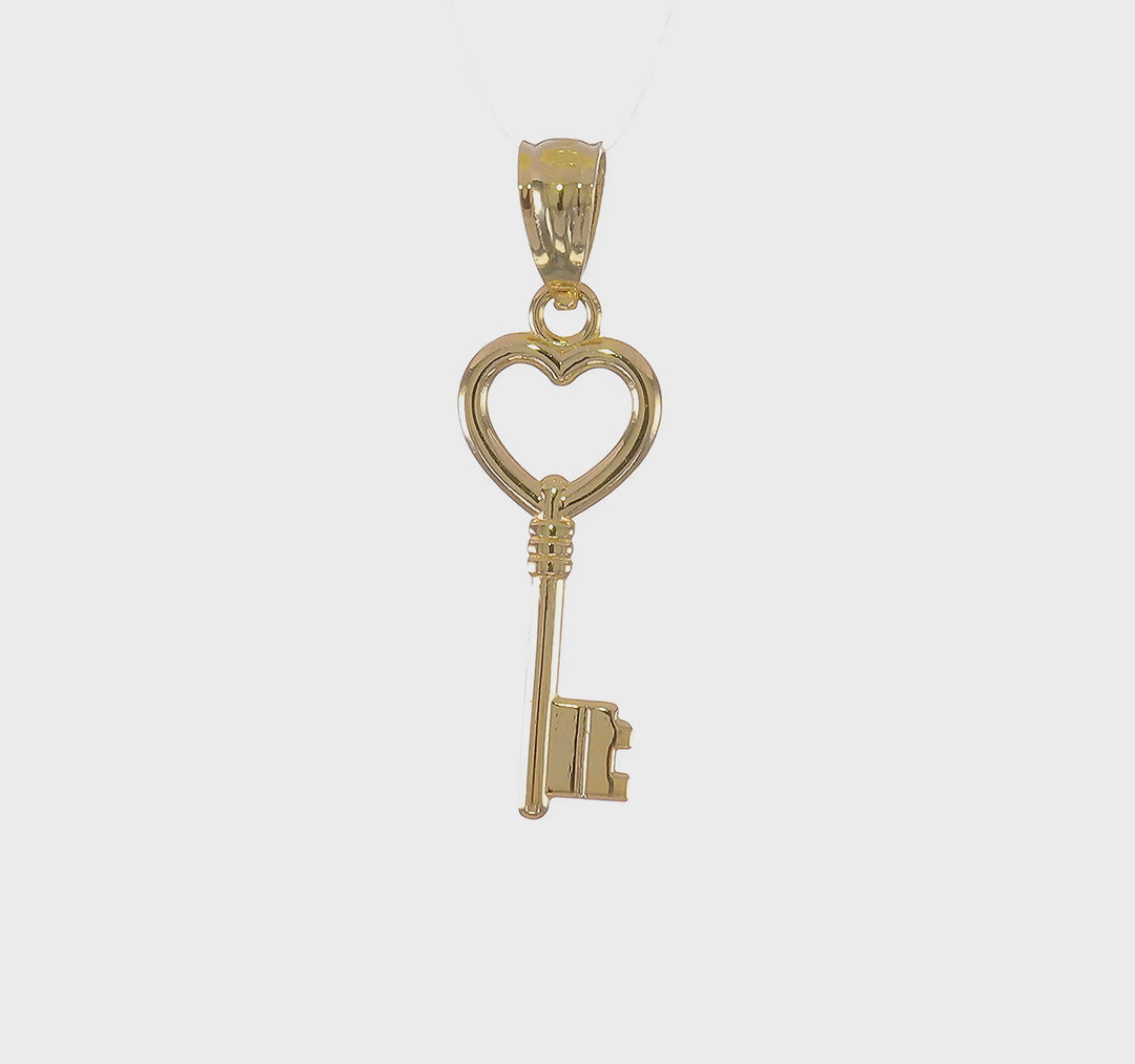 Dije de Llave Corazón 3D en Oro Amarillo Pulido de 14K