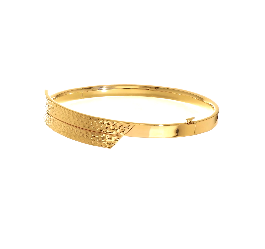 Pulsera Bangle de Oro Amarillo de 14k, 3/16", Pulida y con Corte Diamantado, Con Superposición y Bisagra